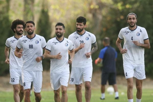 بدهیهای گذشته به مجموعه انقلاب دردسرساز شد؛ استقلال برای شروع تمرینات زمین ندارد