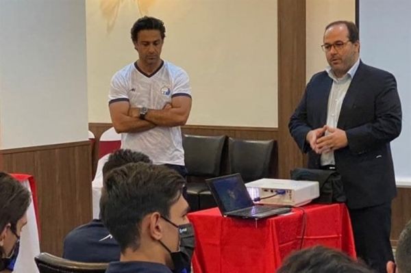 رییس هیات مدیره استقلال برخی از بازیکنان خواهان افزایش ۶۰۰ درصدی قرارداد خود هستند استقلال جای بازیکن بی تعصب نیست