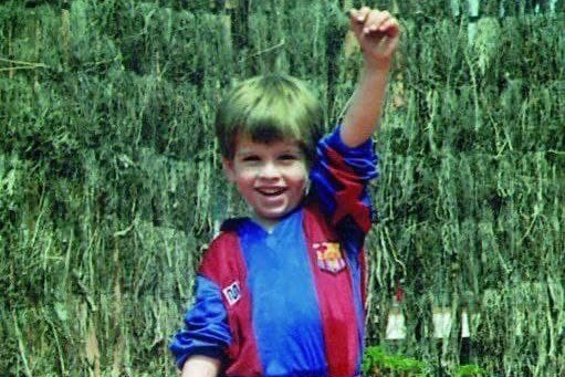 عکس؛ کودکی بامزه بازیکنی که در بحران مالی به کمک بارسلونا آمد