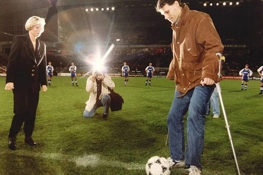  فان باستن  برای فوتبال خیلی رنج کشیدم اما امروز می گویم که ارزشش را نداشت