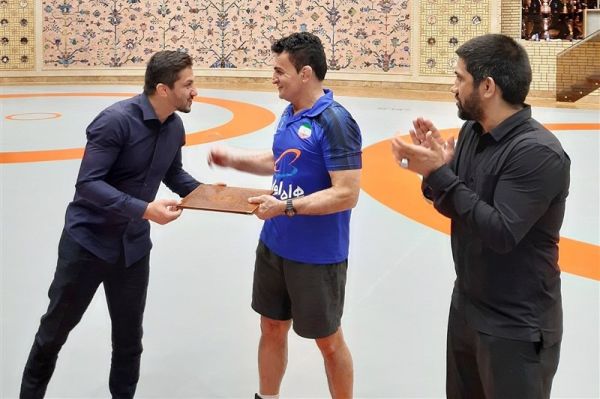  اهدای حکم سرمربیگری تیم ملی کشتی فرنگی به بنا تا پایان بازی‌های آسیایی ۲۰۲۲