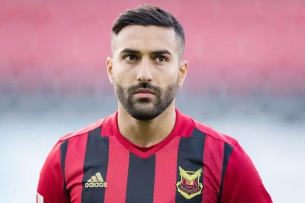  نیمکت نشینی قدوس برابر کریستال پالاس