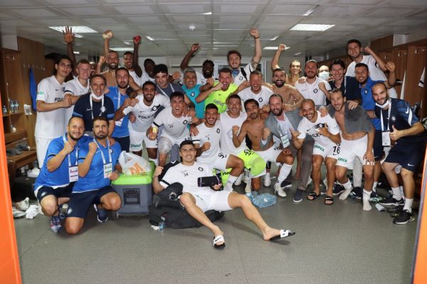  جشن صدرنشینی آلتای اسپور به همراه نادری در سوپر لیگ ترکیه + عکس