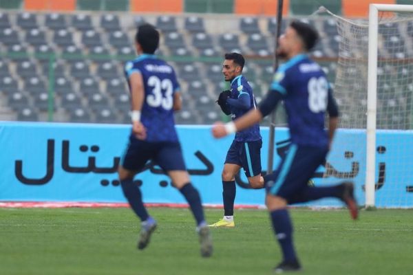  روستایی  امیدوارم پرسپولیس زودتر تکلیفم را تعیین کند  بازیکن آزاد راحت‌تر جا به جا می‌شود