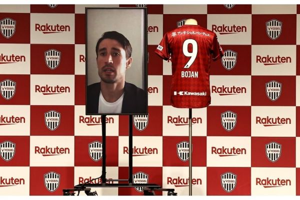  معارفه مهاجم سابق بارسلونا در تیم ژاپنی با تماس تصویری