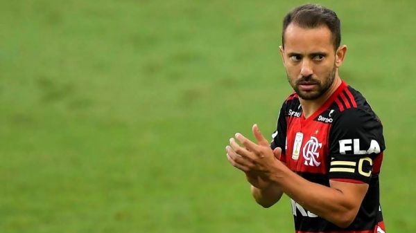 استقلال به دنبال هافبک فلامینگو