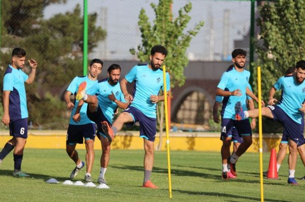 چرا شروع تمرینات پیکان به تعویق افتاد