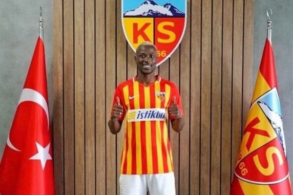 مامه تیام همبازی حسینی و کریمی در کایسری اسپور