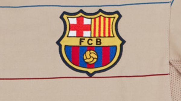  مشخص شدن رنگ پیراهن دوم بارسلونا در فصل 23-2022  طلایی
