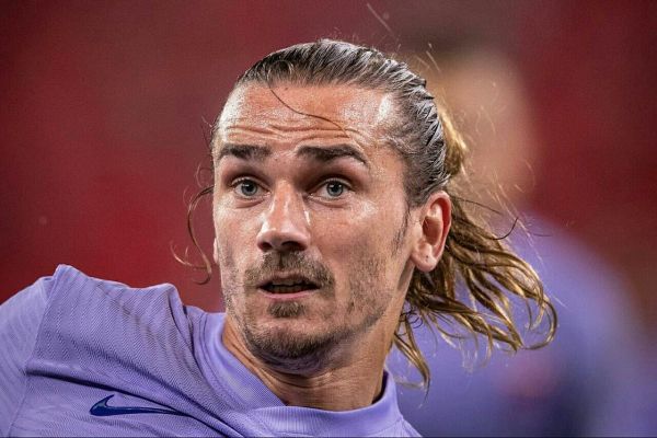 اعتراض هواداران بارسلونا به گریزمن بیدار شو دلقک