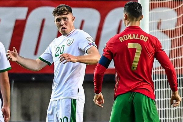  عکس؛ سیلی زدن کریستیانو رونالدو به مدافع ایرلند