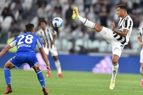 اعتراف مدافع یوونتوس لیورپول، منچسترسیتی و پیاسجی از ما بهتر هستند