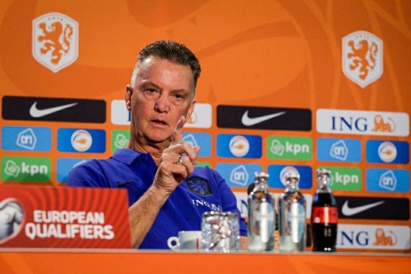  واکنش تند فن‌خال به سوال یک خبرنگار  تو درکی از فوتبال نداری