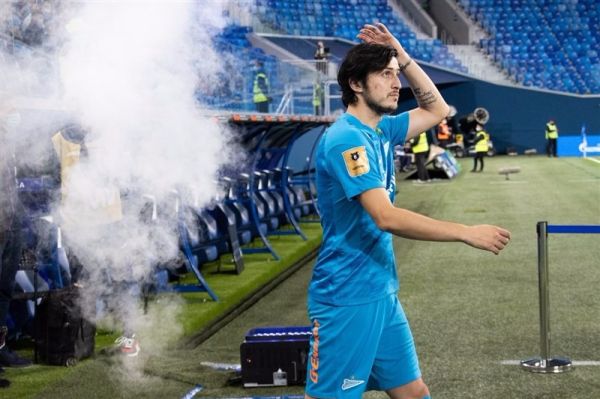  آزمون به عنوان بازیکن آزاد زنیت را ترک می‌کند