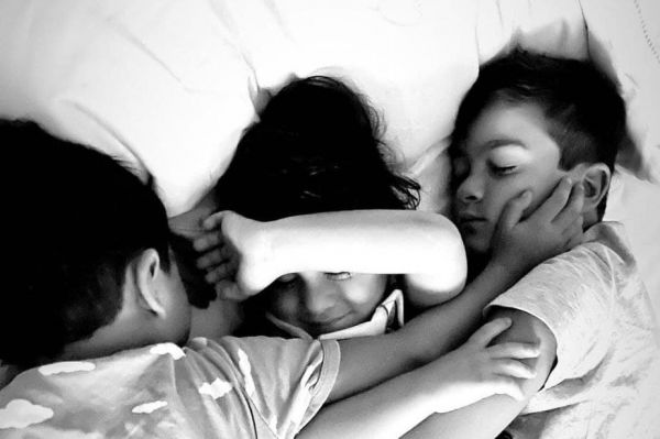  عکس بامزه‌ای که همسر مسی از خوابیدن بچه‌هایش منتشر کرد