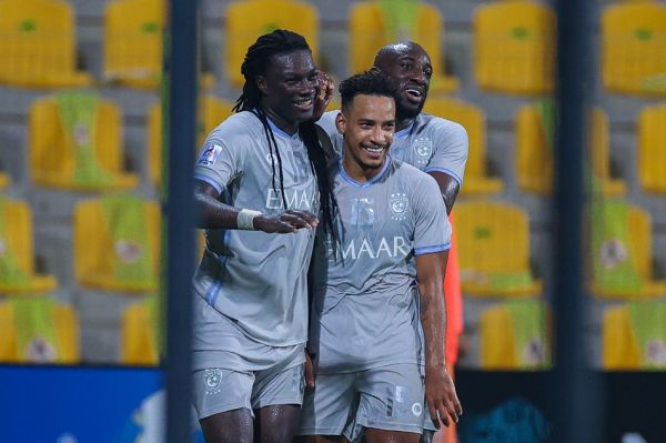  خوش‌شانسی گومیس در گلزنی به استقلال عکس