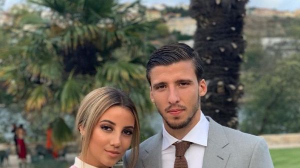 دلیل جدایی ستاره منچسترسیتی از نامزدش تفاوت سبک زندگی