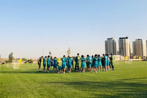 رونمایی از دستگاه توپ انداز در تمرینات سپاهان حضور نویدکیا در کلاسهای مربیگری