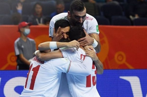 جام جهانی فوتسال ایران با شکست آمریکا ۶ امتیازی شد شاگردان ناظمالشریعه صعودشان را قطعی کردند