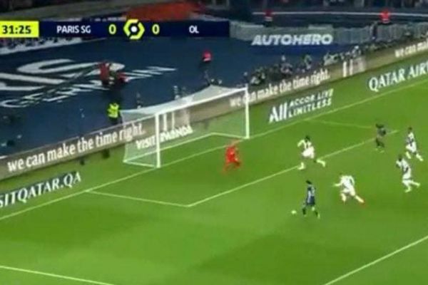 عکس؛ فرصتسوزی عجیب مسی در شبی که به خاطر تعویض عصبانی شد