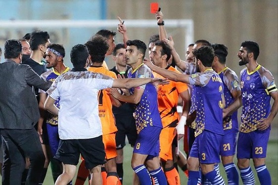 احمدزاده فدراسیون تکلیفش را با لیگ یک مشخص کند به اتفاقات ناهنجار مثل شرط بندی توجه نمی شود