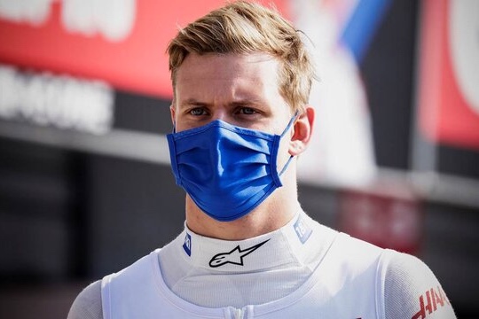 تمدید قرارداد مایک شوماخر با تیم هاس