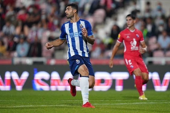 طارمی ارزشمندترین بازیکن پورتو شد عکس