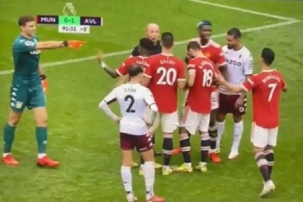 عکس؛ درخواست دروازهبان استون ویلا از رونالدو؛ تو به جای برونو پنالتی بزن