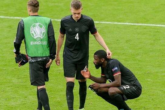 مدافعان گلادباخ و چلسی، گزینههای جانشینی احتمالی زوله در مونیخ