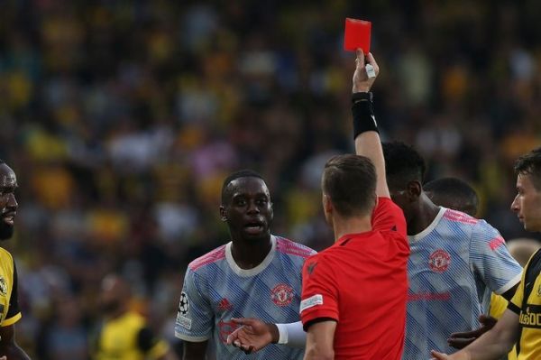 مدافع شیاطین سرخ بازی مقابل آتالانتا را نیز از دست داد