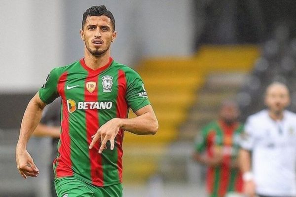 علیپور روی نیمکت ماریتیمو عکس