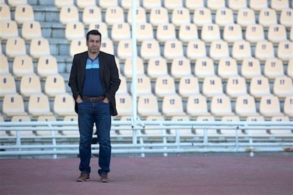  مومنی  استقلال برای قرار گرفتن در جمع مدعیان نباید امتیازهای اول فصل را از دست بدهد  مشکل زمین معضل بزرگی است