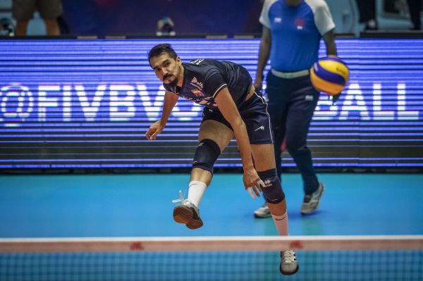 از فدراسیون والیبال اصرار، از فرهاد قائمی انکار؛ چه کسی پشیمان است