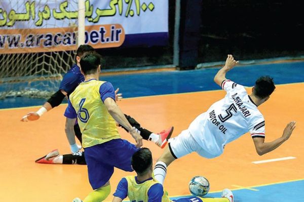  لیگ برتر فوتسال  صعود مقاومت به صدر و اولین برد فرش‌آرا