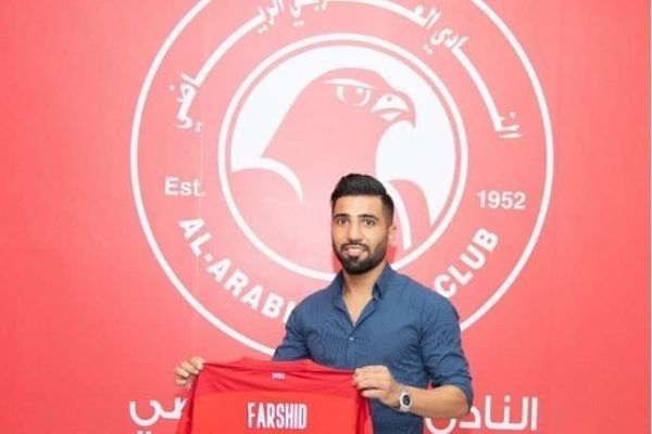 فرشید اسماعیلی با شماره ۸۸ روی نیمکت العربی عکس