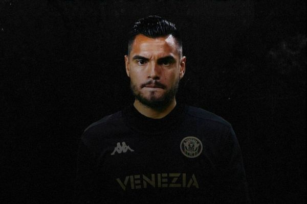 رسمی؛ دروازهبان سابق منچستریونایتد به تیمی از سریآ پیوست