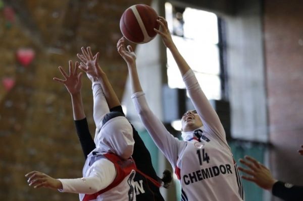 لیگ برتر بسکتبال بانوان گاز تهران مقابل نفت آبادان ۱۰۰ تایی شد