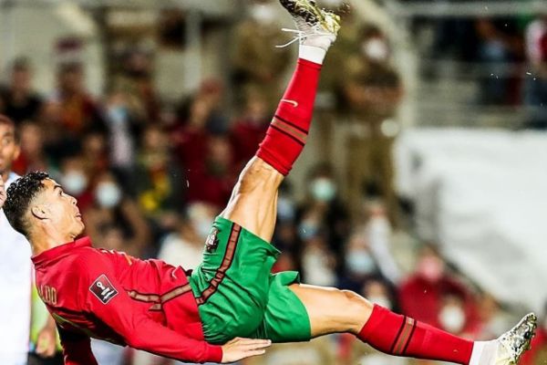 قابی دیدنی از قیچی برگردون رونالدو مقابل لوکزامبورگ در 36 سالگی