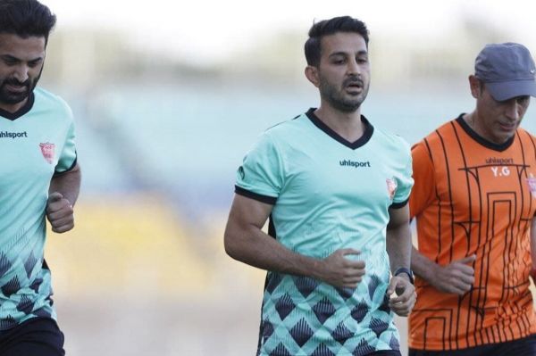  حمله هواداران به آنالیزور پرسپولیس  یا پرسپولیس یا تیم ملی