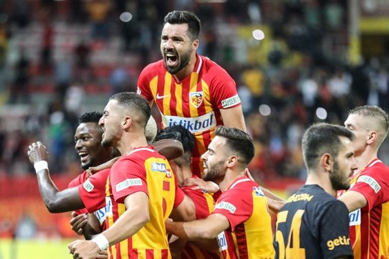 سوپرلیگ ترکیه حسینی در ترکیب کایسری اسپور مقابل آلانیا عکس