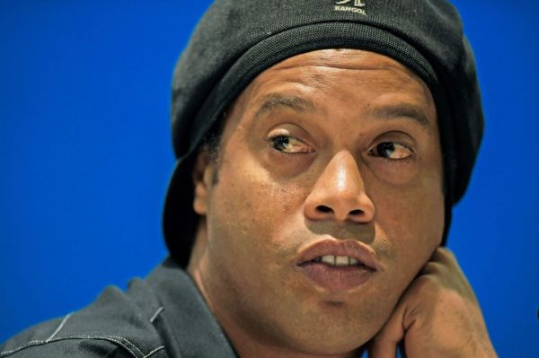  چرا رونالدینیو مدیران بارسلونا را خشمگین کرد