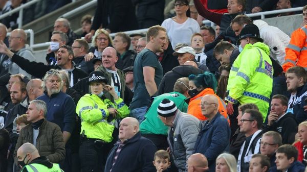 دکتری که جان هوادار نیوکاسل را نجات داد فریاد زدن نامم در ورزشگاه، بهترین لحظه عمرم بود