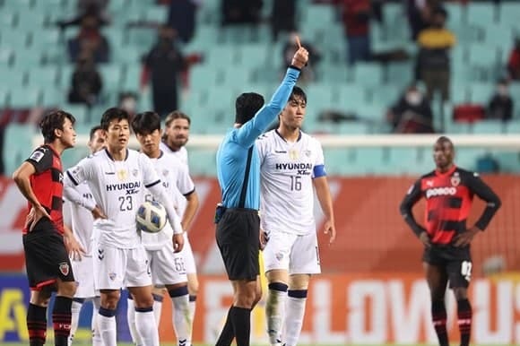  الهلال و پوهانگ با یک یار بیشتر در فینال آسیا  عکس