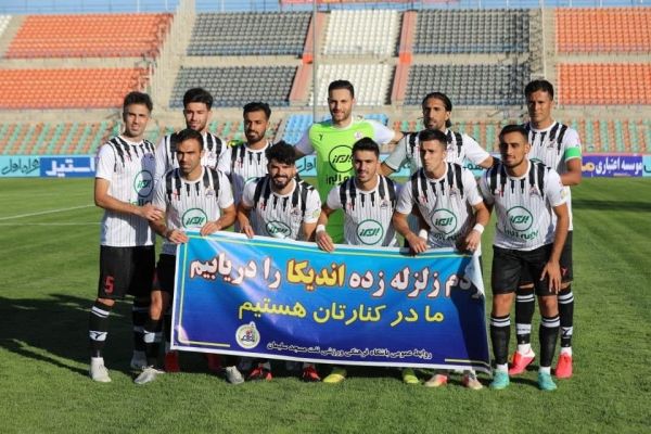 بچههای MIS به یاد زلزله زدگان عکس