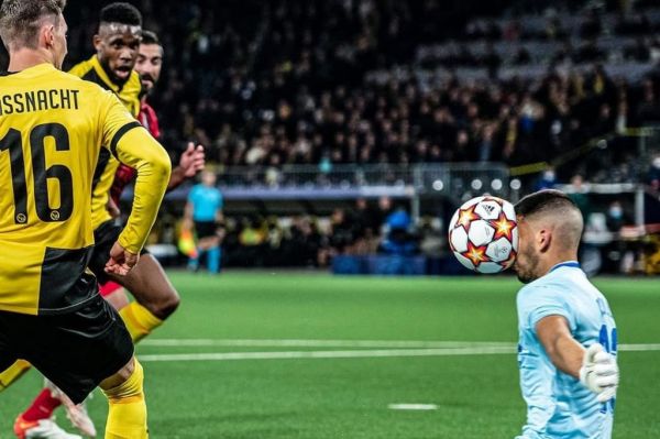  وقتی دروازه‌بان ویارئال توپ را با صورت خود سیو کرد   عکس