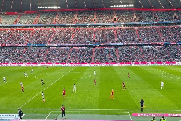 عکس؛ وقتی مانوئل نویر جلوتر از خط دفاعی بایرن مونیخ بازی میکند