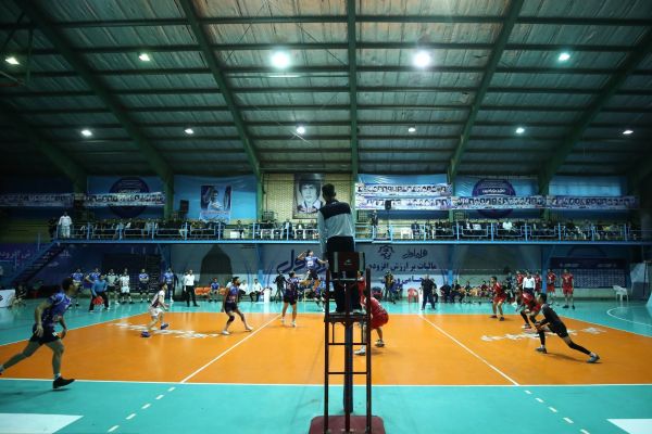 حواشی عجیب در لیگ والیبال؛ پیچ در کفپوش، فحاشی و پرتاب اشیا عدالت در ورامین رعایت شد