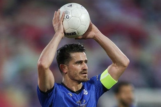 حاشیه بازی ذوبآهن و استقلال حرکت خشن کاپیتان استقلال