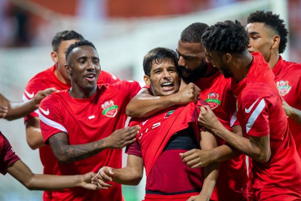  پیراهن علی کریمی در بازی شباب الاهلی - العین  عکس