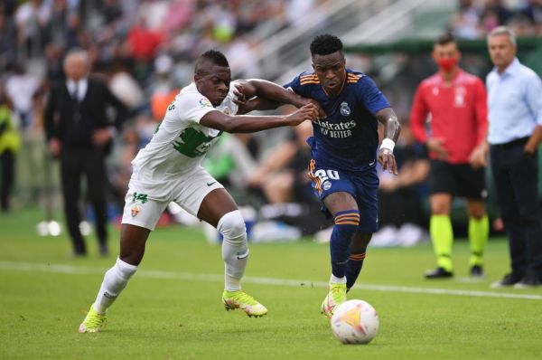 رستگاری کهکشانیها با درخشش وینیسیوس در زمین الچهی ده نفره